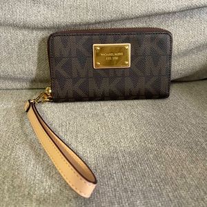 Gently used Michael Kors wristlet. big enough for regular iPhone, no plus/max